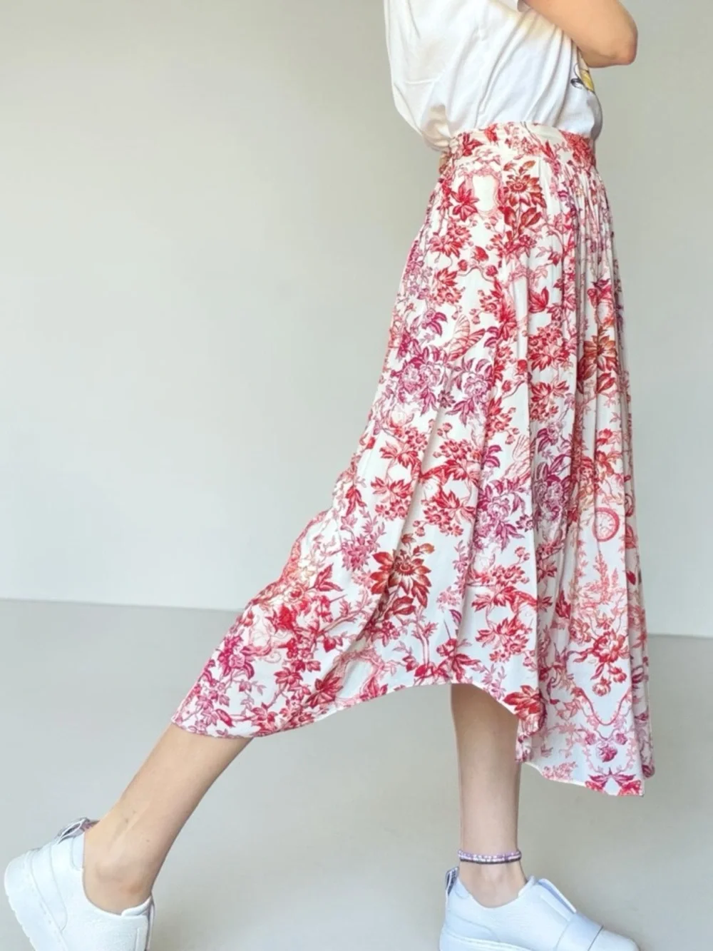 Maeve by Anthropologie Red and Rose Whimsical Print Midi Skirt Dipped Hem S - Picture 4 of 13